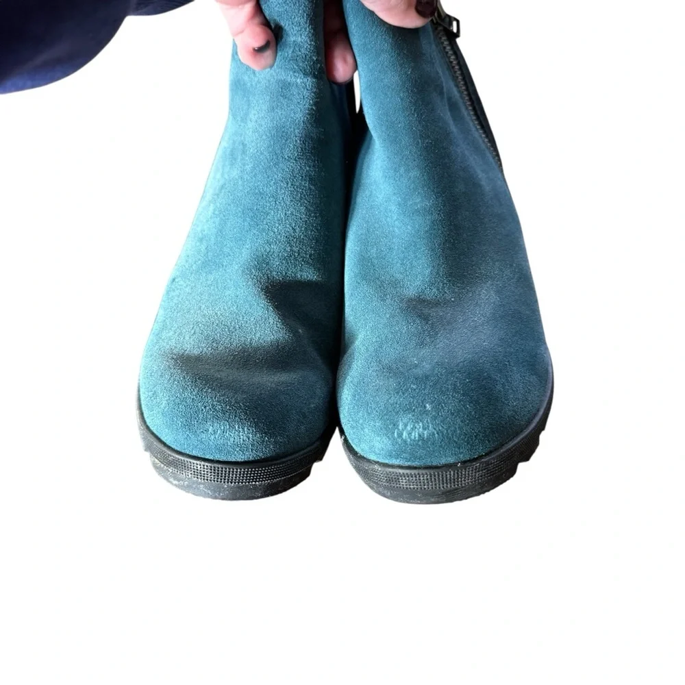 EUC Sorel Marina Blue and Black Wedge Zipper Bootie Size‎ 10